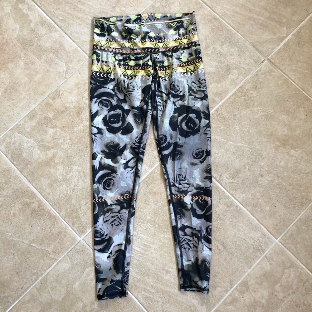 Teeki Rose leggings